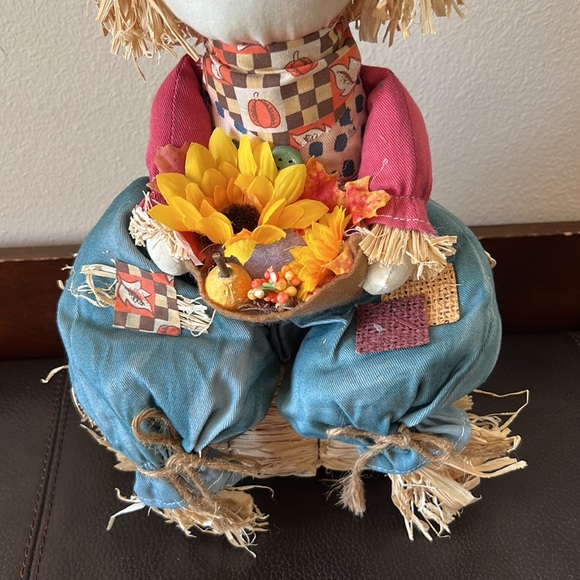 Vtg Fall Festival Sitting Scarecrow on Haystack w/ Sunflowers - Picture 7 of 8